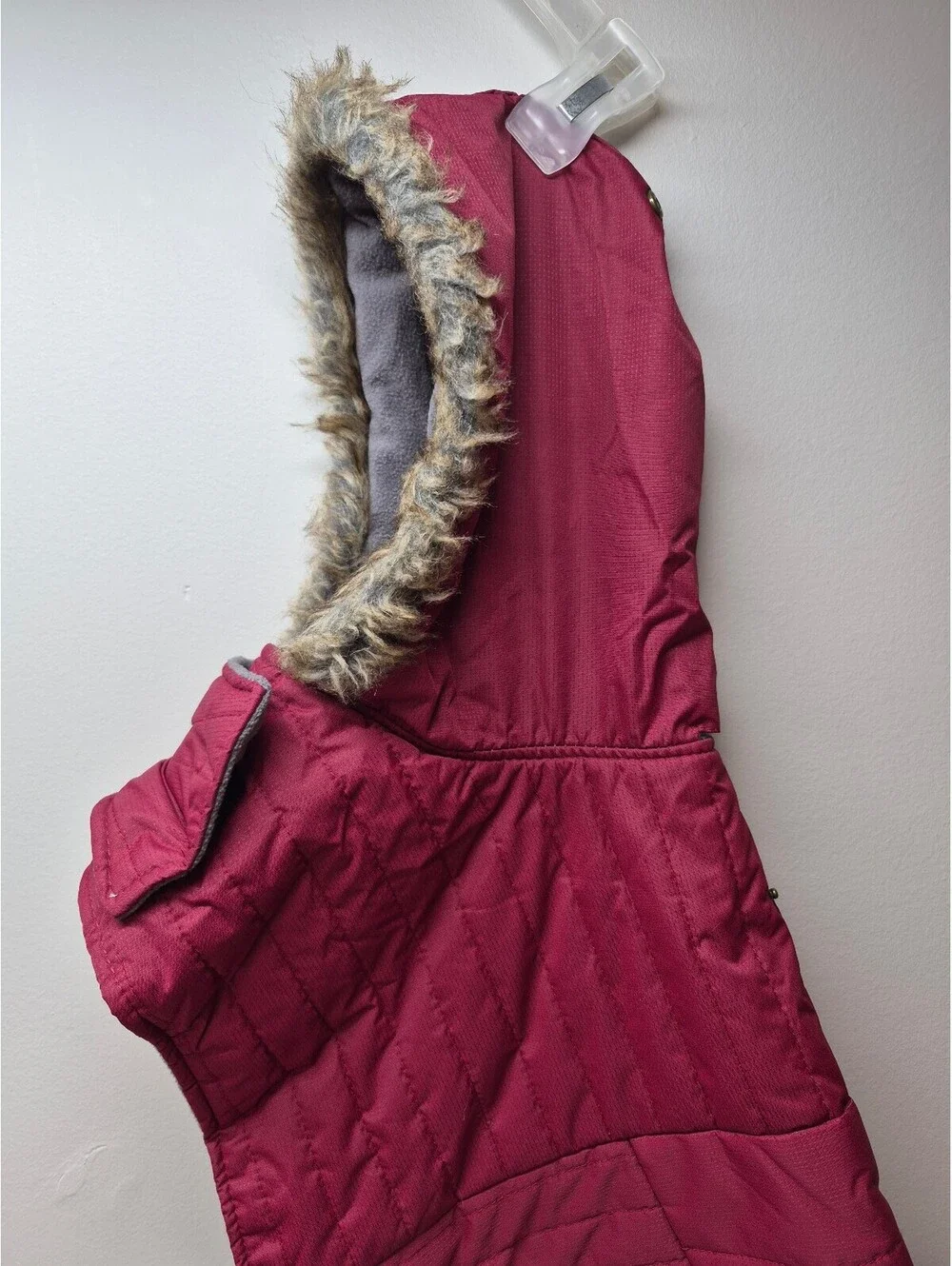 Eddie Bauer Quilted Dog Coat with Faux Fur Hood in Burgundy, Size XL B308